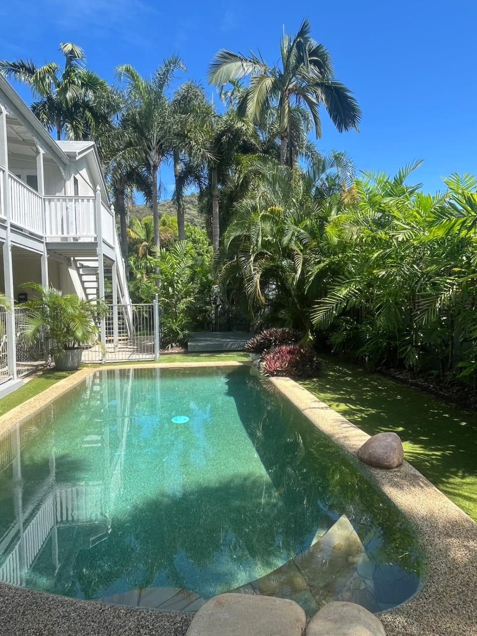 Property building, Garden, Swimming pool