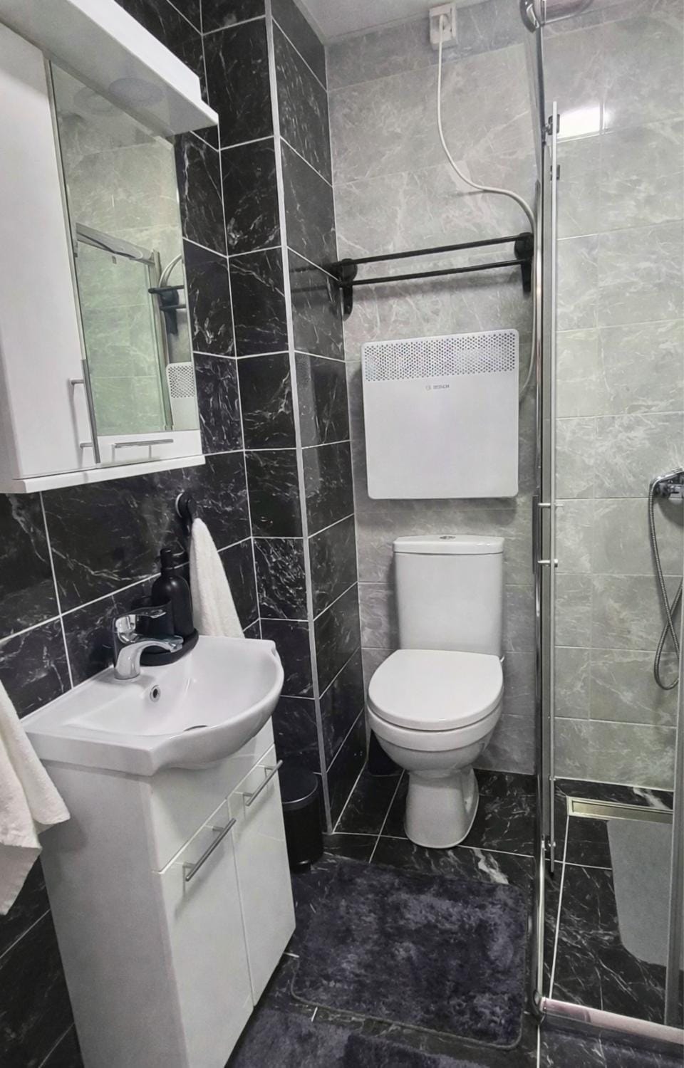 Shower, Toilet, Bathroom, towels