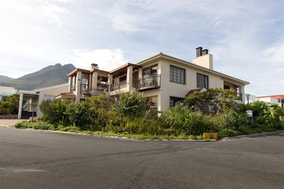 Property building, Natural landscape, Mountain view