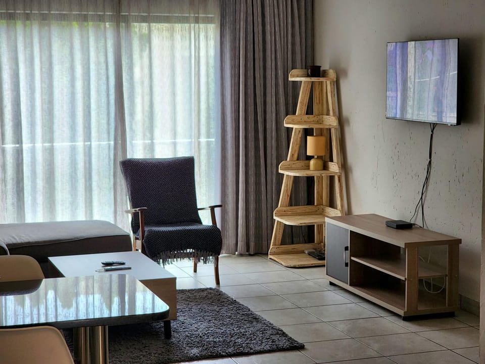 Comfort & Style at the Ihita Complex - Beverley, Sandton Apartment in Sandton