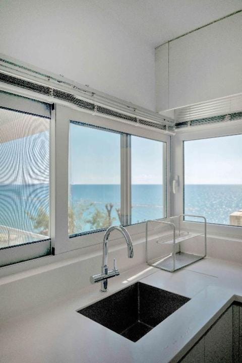 Luxury Beach Front Flat Kyma 3 Apartment in Germasogeia