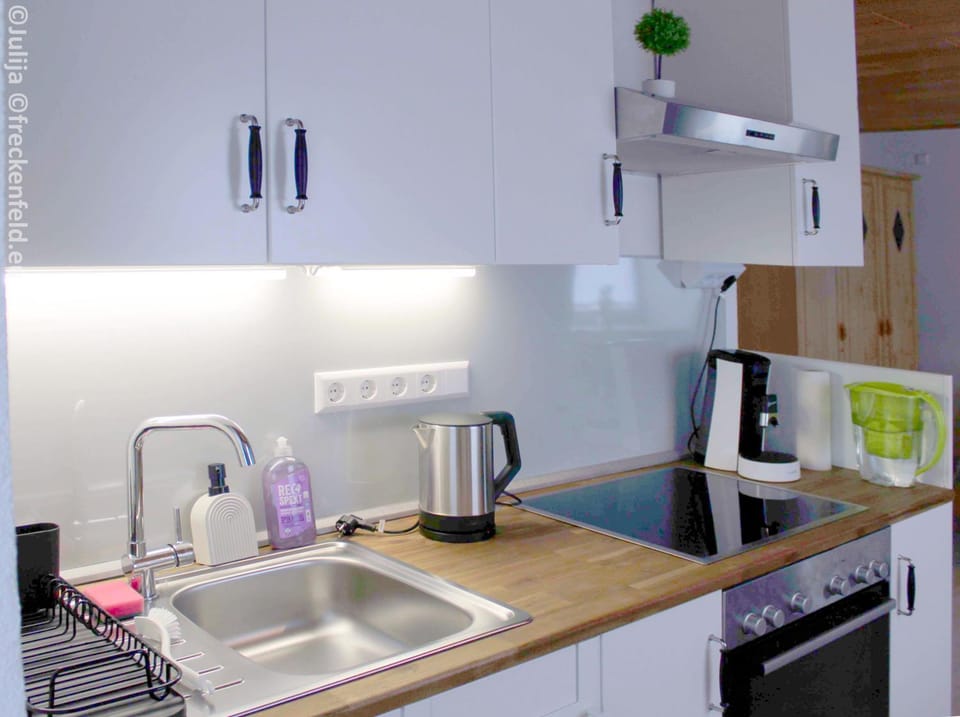 Coffee/tea facilities, Kitchen or kitchenette, kitchen