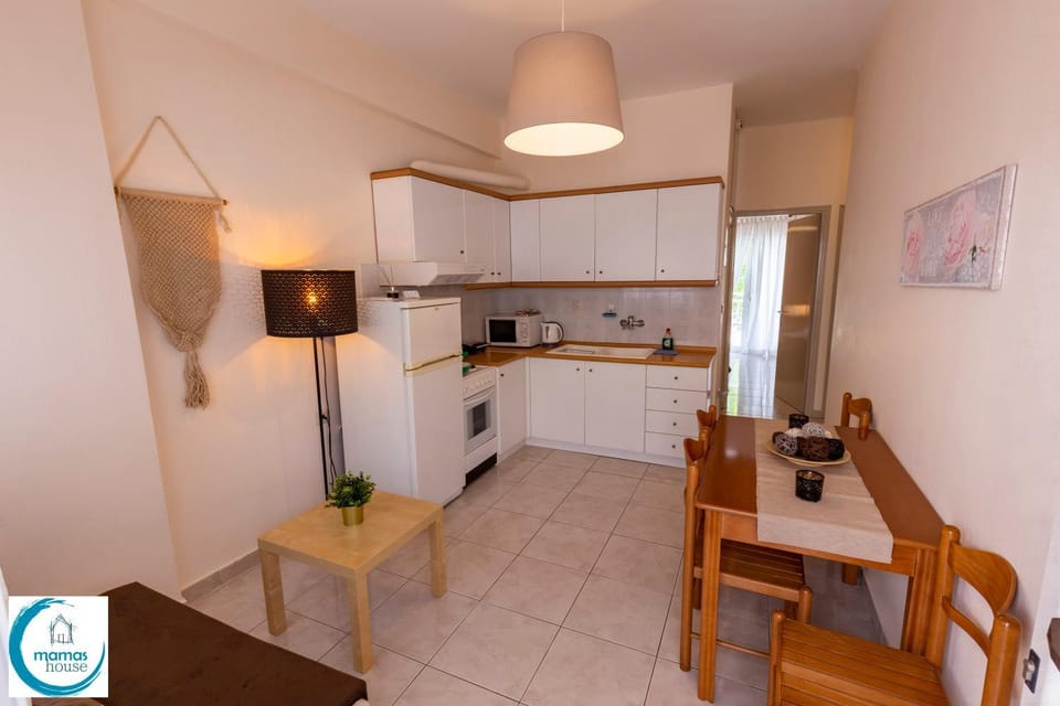 Kitchen or kitchenette, Dining area, microwave, oven, stove, kitchen, kitchen