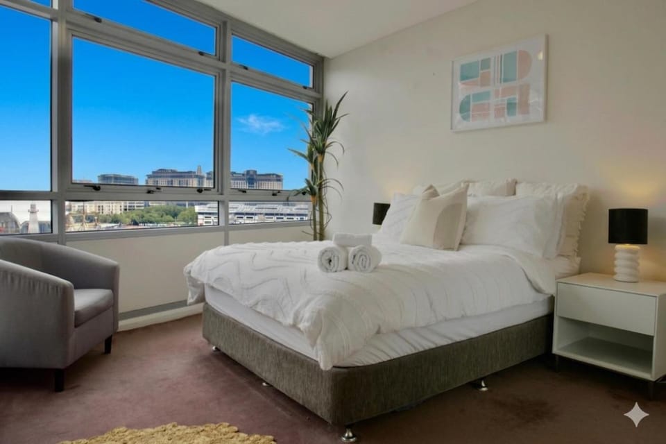 View (from property/room), Bedroom, City view, Garden view, Lake view, Pool view, River view, Sea view, Street view