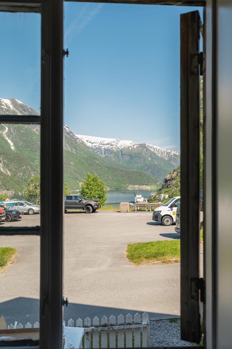 Day, Natural landscape, Lake view, Mountain view, River view, Parking