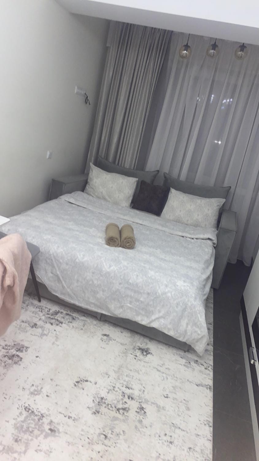 Bed, towels