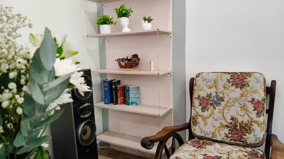 Out of The Blue - Guest Cottage Apartment in Roodepoort