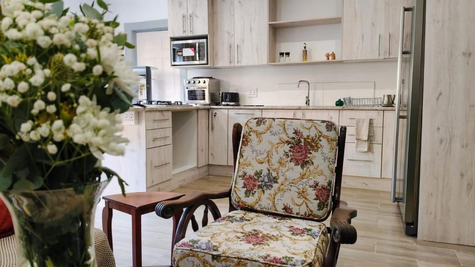 Out of The Blue - Guest Cottage Apartment in Roodepoort