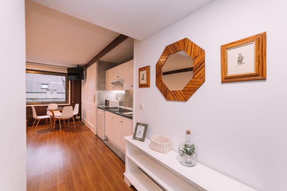 Estilo y calidez en el centro by CABANA Rentals Apartment in Vigo