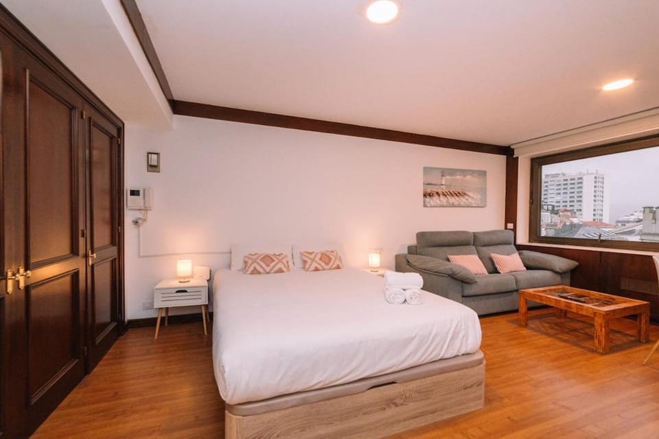 Estilo y calidez en el centro by CABANA Rentals Apartment in Vigo