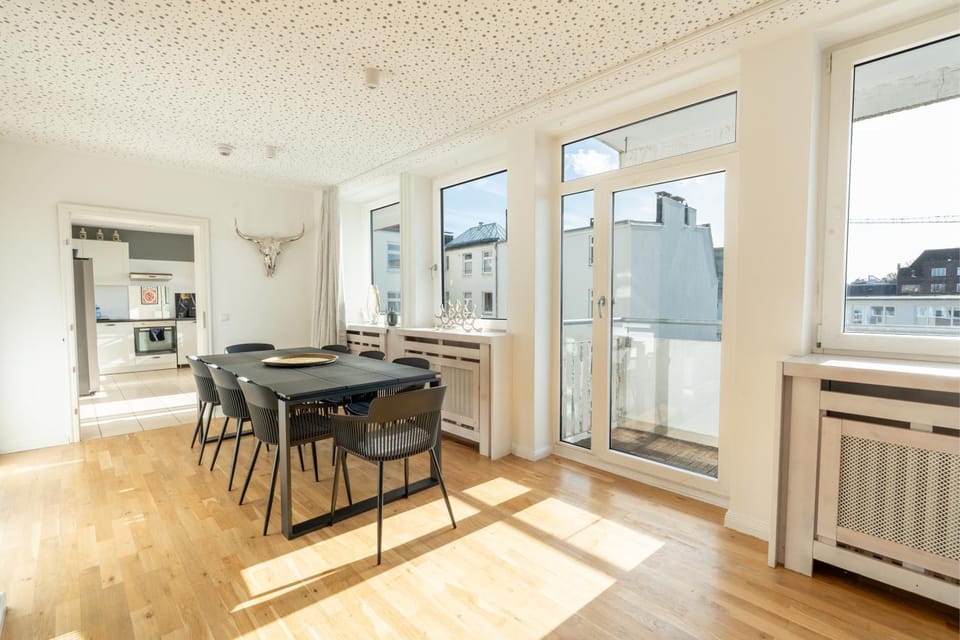 250qm Tischtennis Tischkicker Zentral Apartment in Hamburg