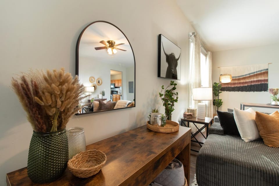Stylish 2 Bedroom Groton Getaway Close to Everything Apartment in New London