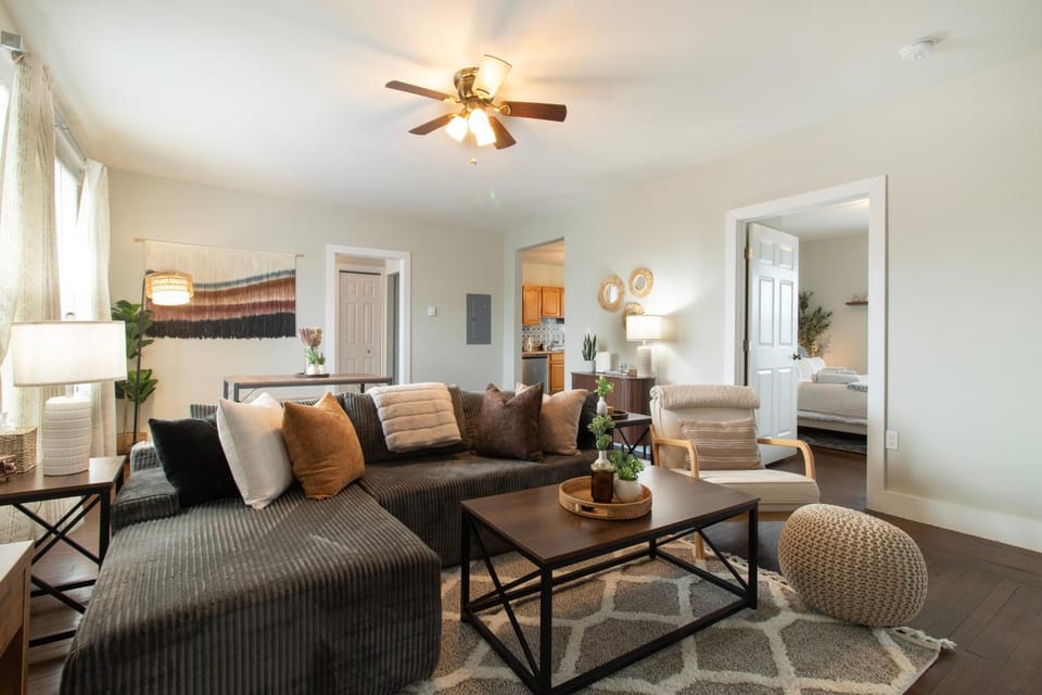 Stylish 2 Bedroom Groton Getaway Close to Everything Apartment in New London