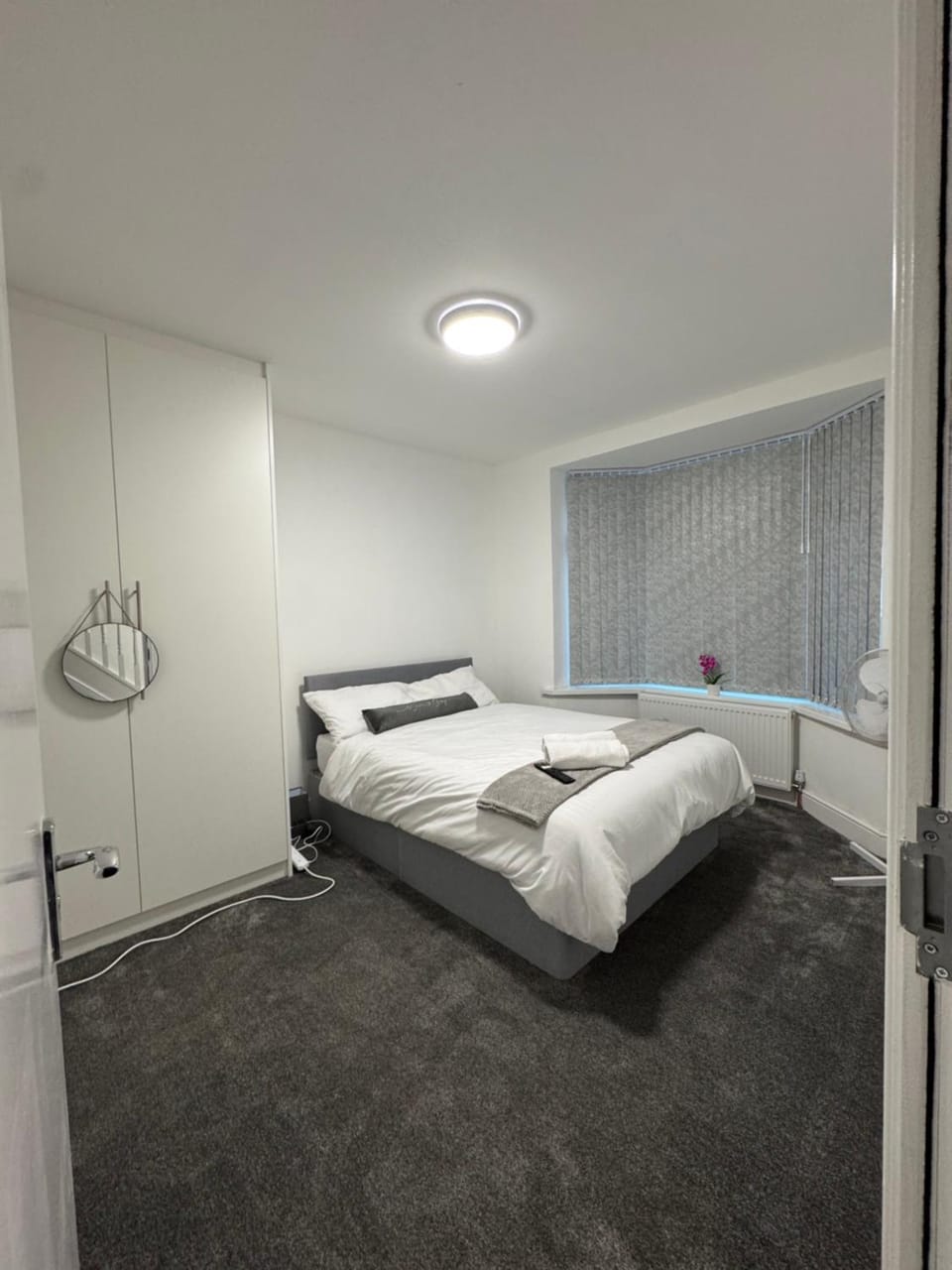 Bed, TV and multimedia, Bedroom, wardrobe