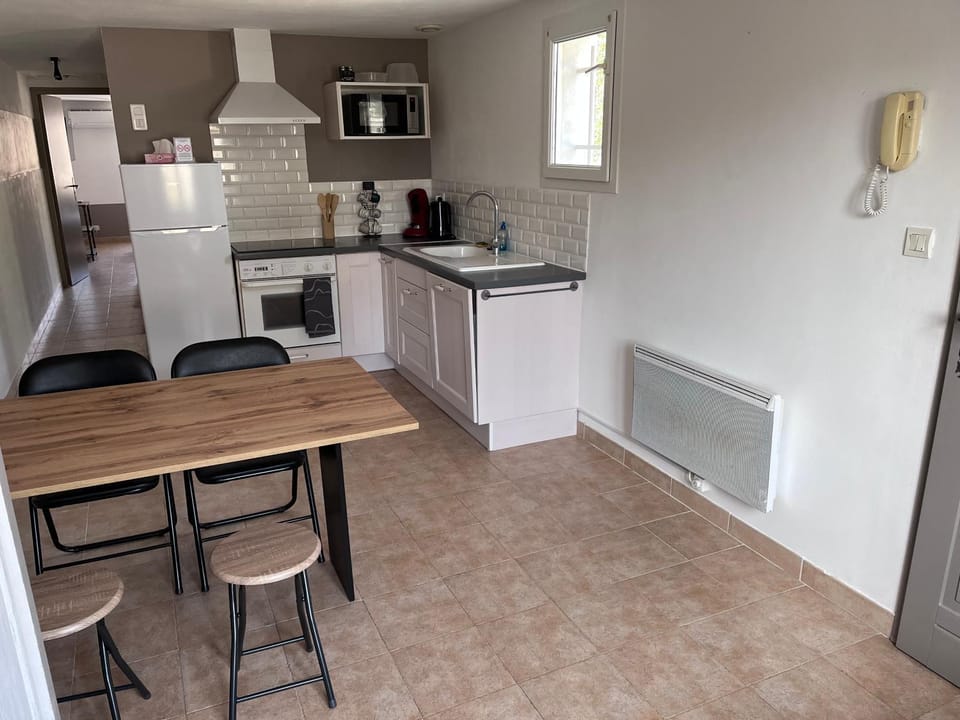 Appartement 4 personnes Proche Avignon Apartment in Rochefort-du-Gard