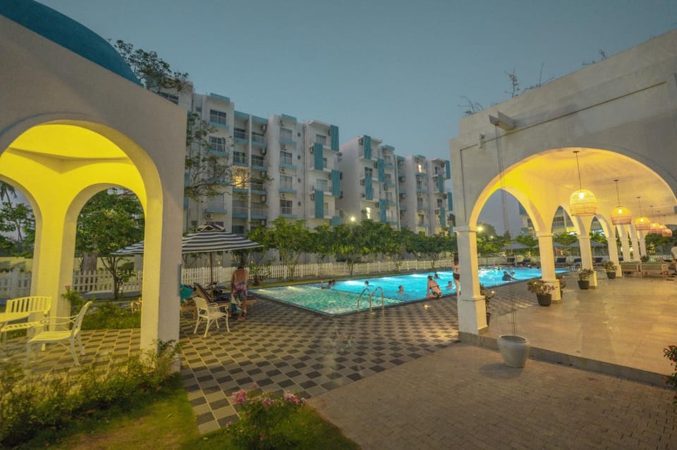 Swimming pool