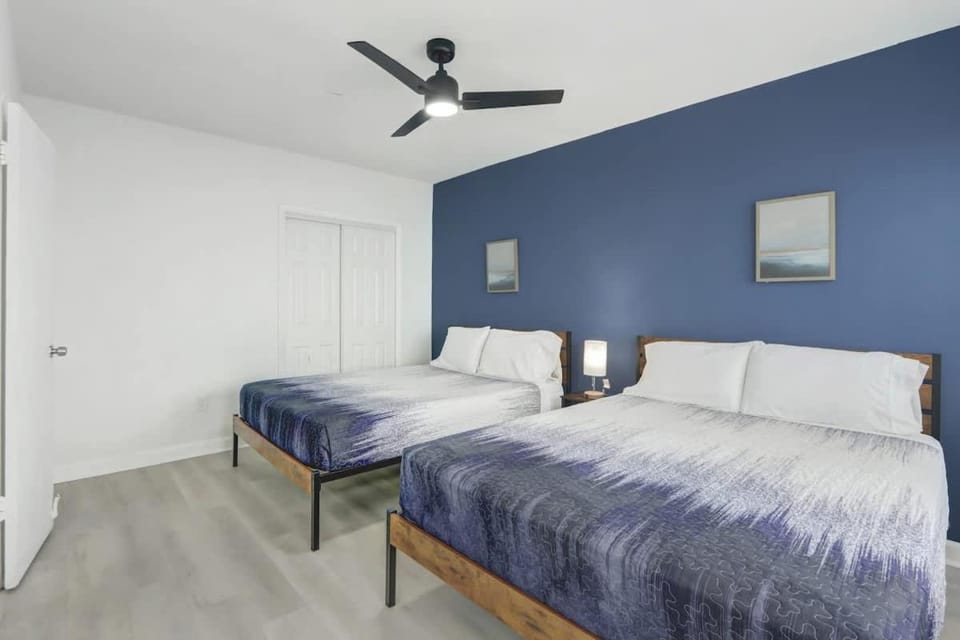 Miami Beach 1BR Apt with 3 Queens & Workspace Apartment in South Beach Miami
