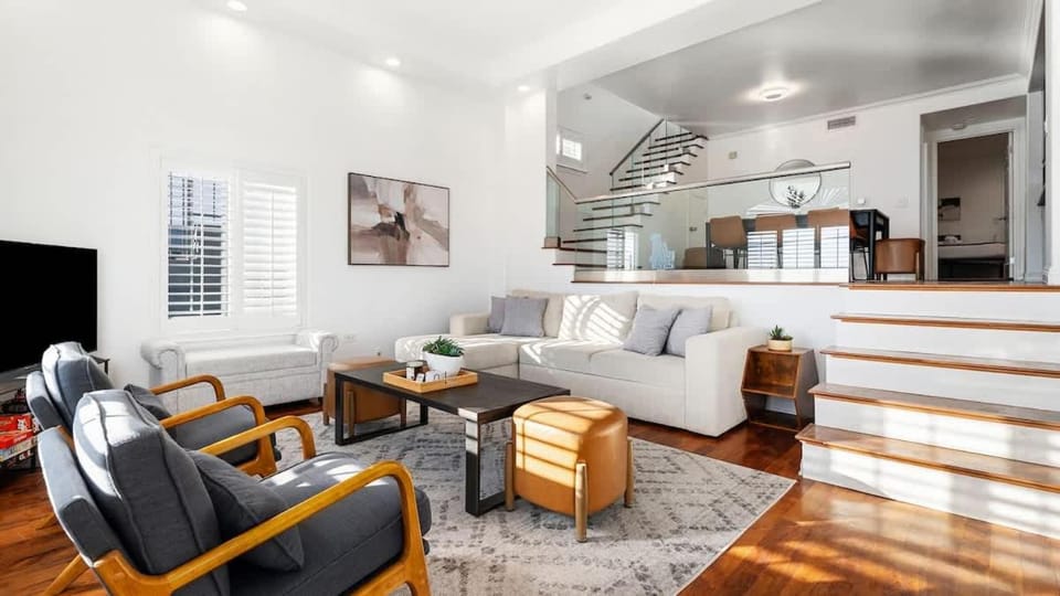 LUX 3BR Penthouse with Ensuites Near Dodger Stadium House in Echo Park