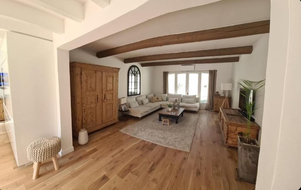 Villa située entre garrigues, vignes et rivière House in Occitanie