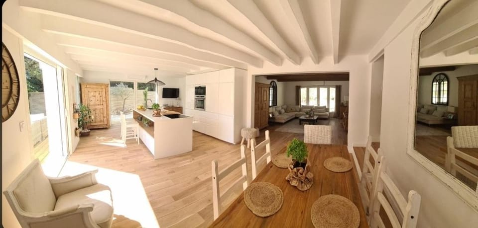 Villa située entre garrigues, vignes et rivière House in Occitanie