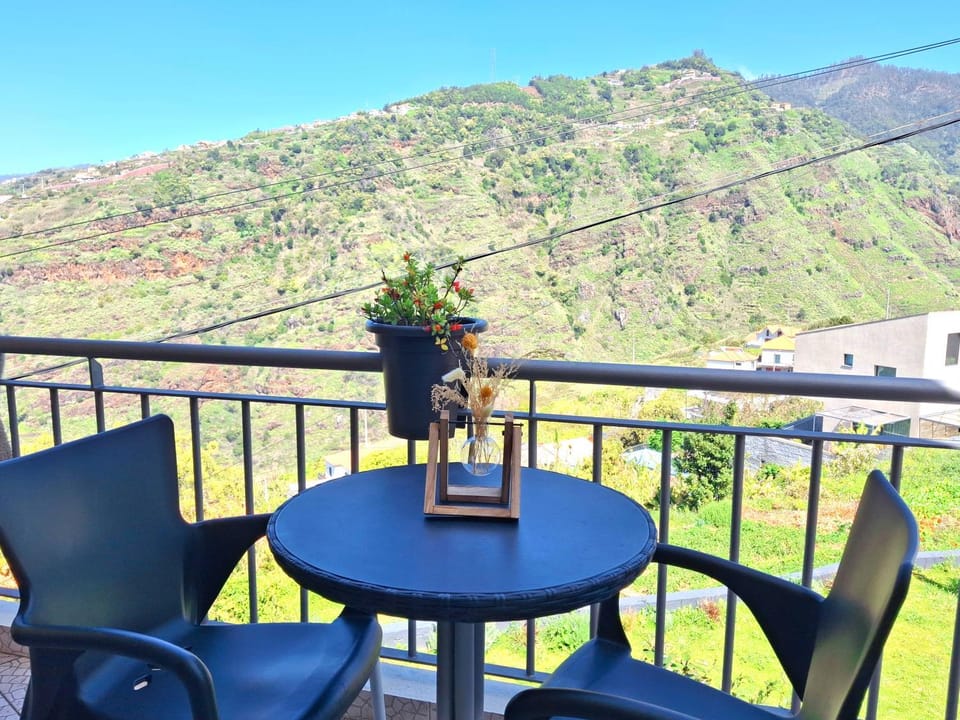 Balcony/Terrace, Garden view, Mountain view