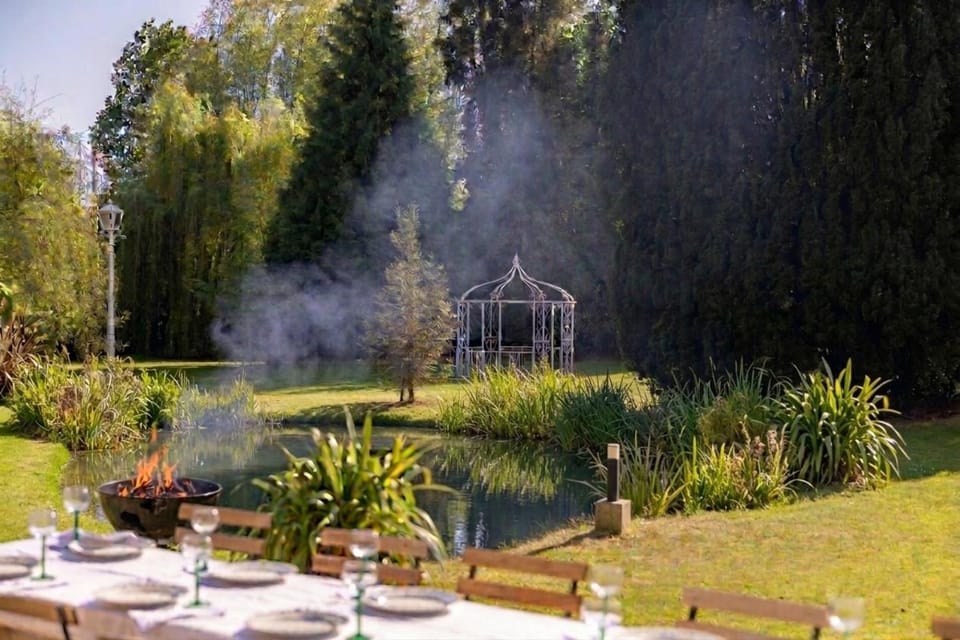 Garden, Seating area, Dining area