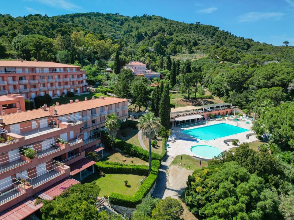 Property building, Restaurant/places to eat, Swimming pool