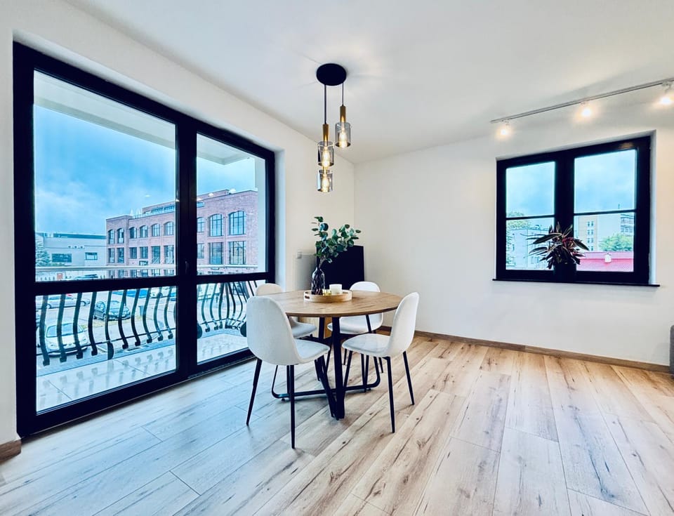 View (from property/room), Balcony/Terrace, Living room, Seating area, Dining area