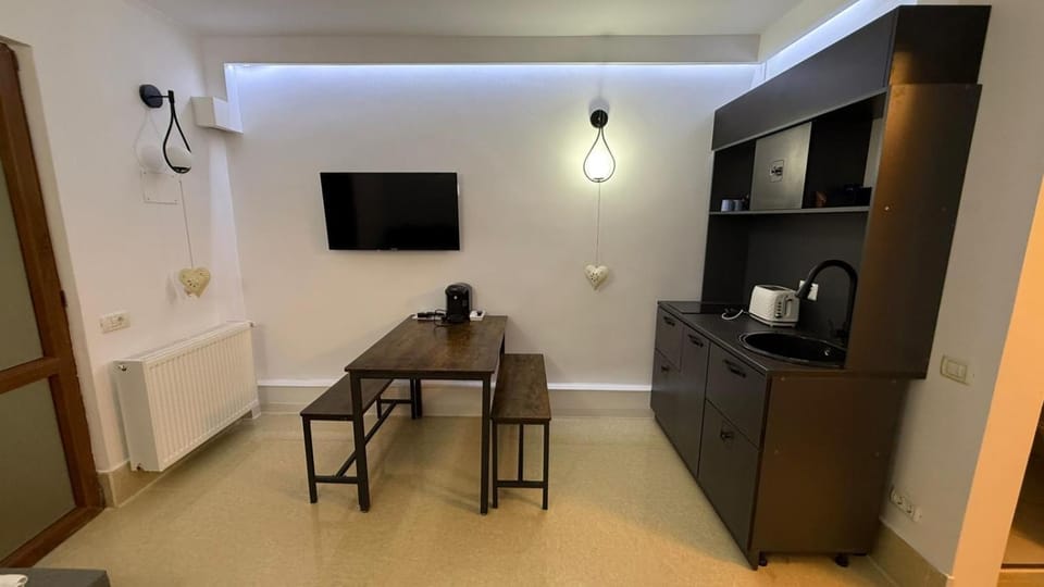TV and multimedia, Kitchen or kitchenette, Dining area