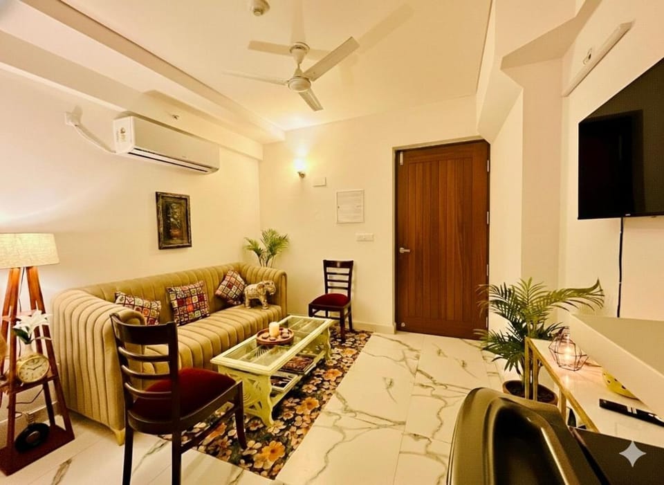 TV and multimedia, Living room, Photo of the whole room, Seating area, Dining area, Evening entertainment, air conditioner