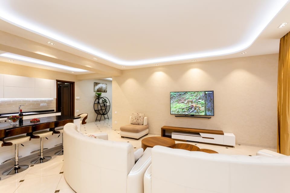 TV and multimedia, Living room, Seating area, Dining area