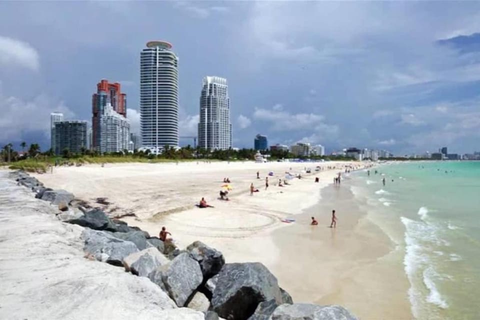 Ocean Drive Beachfront Condo with Direct Beach Access House in South Beach Miami