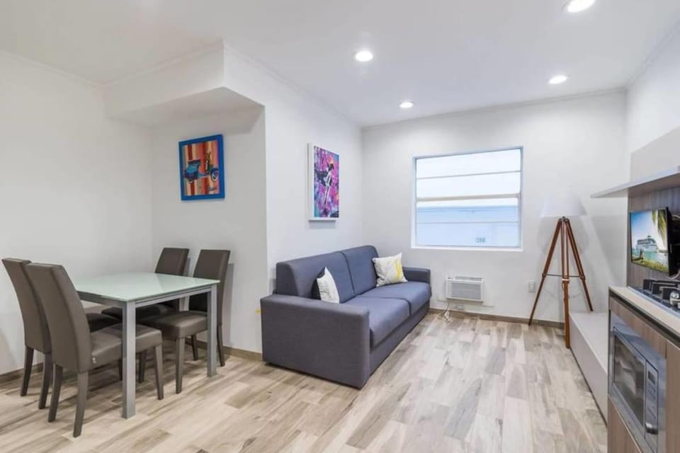 Ocean Drive Beachfront Condo with Direct Beach Access House in South Beach Miami