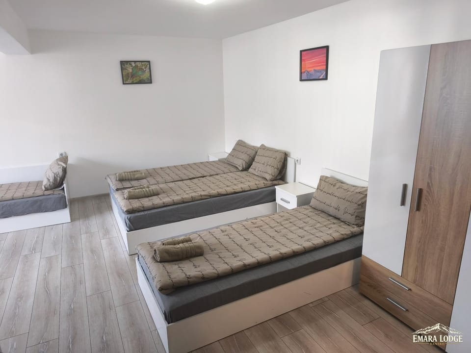 Bed, Photo of the whole room, Seating area, Bedroom