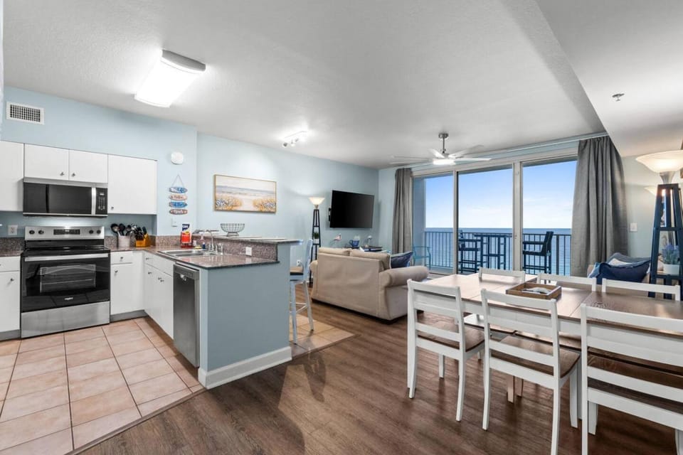 Kitchen or kitchenette, Living room, Dining area, dishwasher, oven, stove, toaster