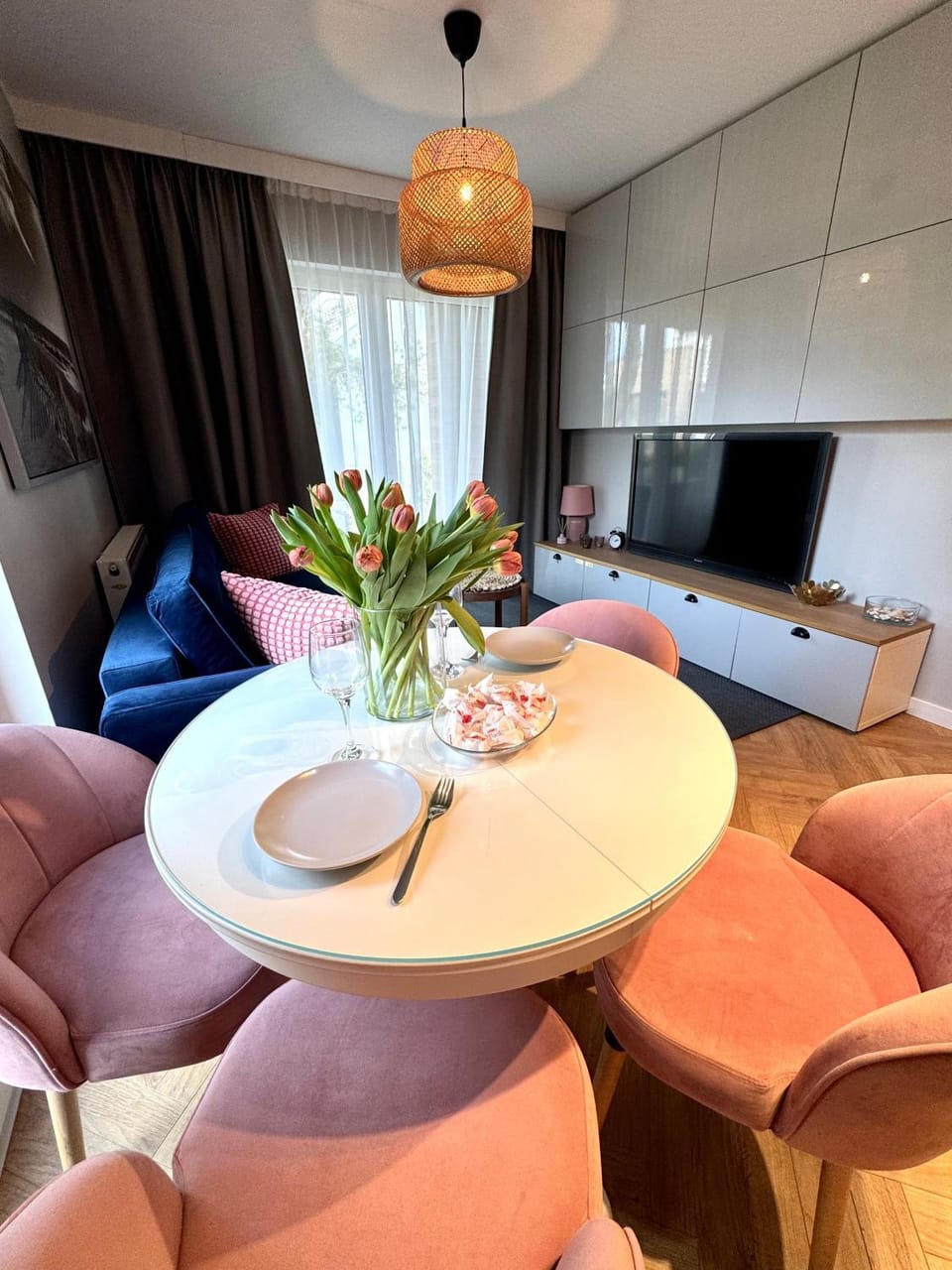 TV and multimedia, Living room, Dining area