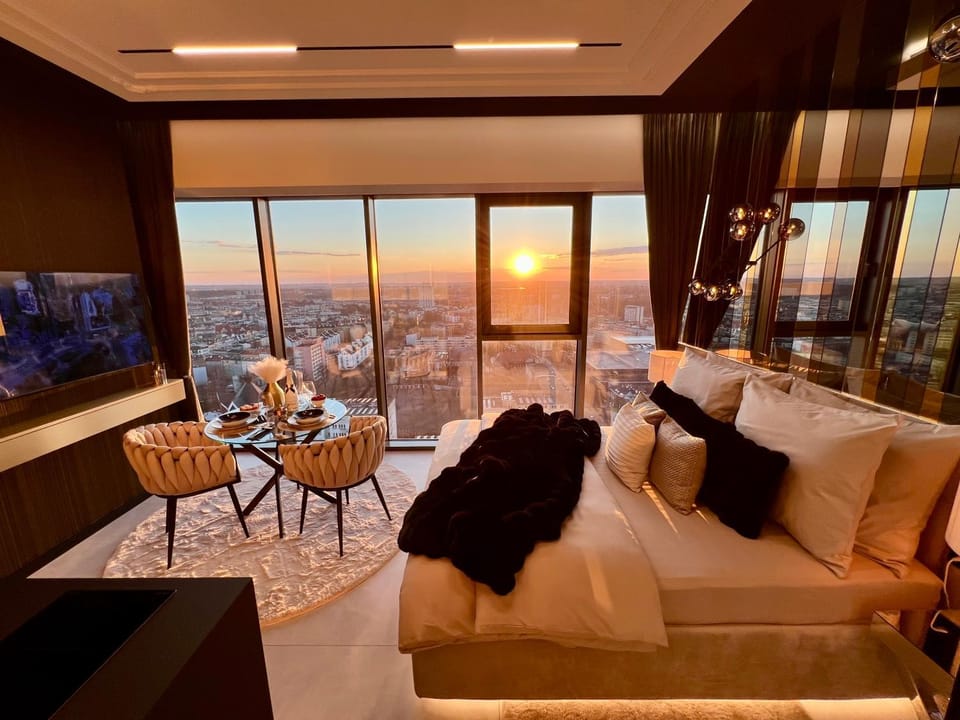 Bed, Photo of the whole room, Seating area, Dining area, City view, Sunset