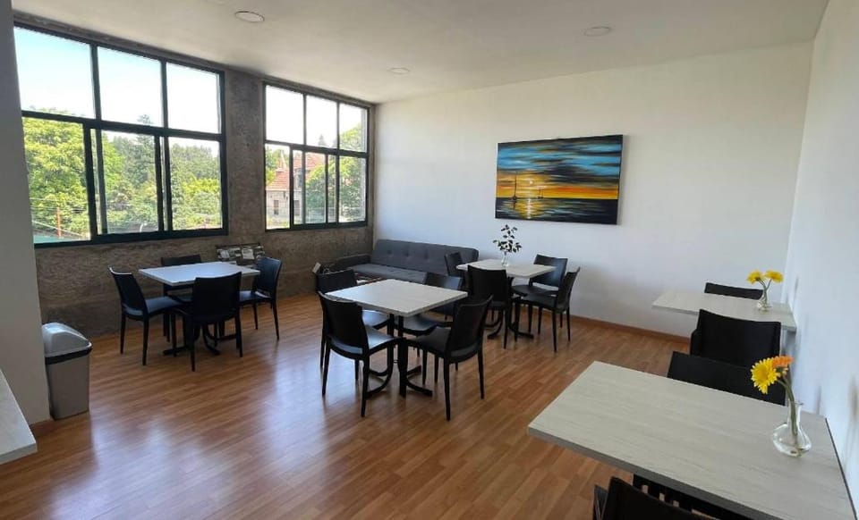 Communal lounge/ TV room, Living room, Dining area