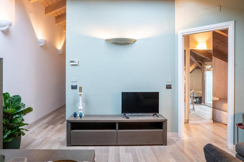 Communal lounge/ TV room, TV and multimedia