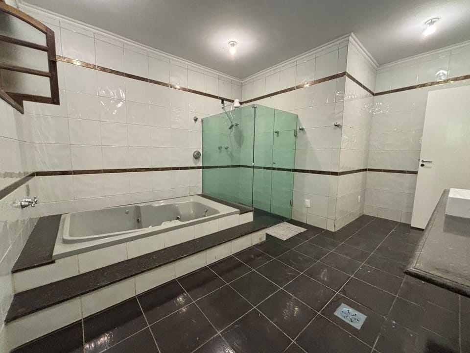 Toilet, Hot Tub