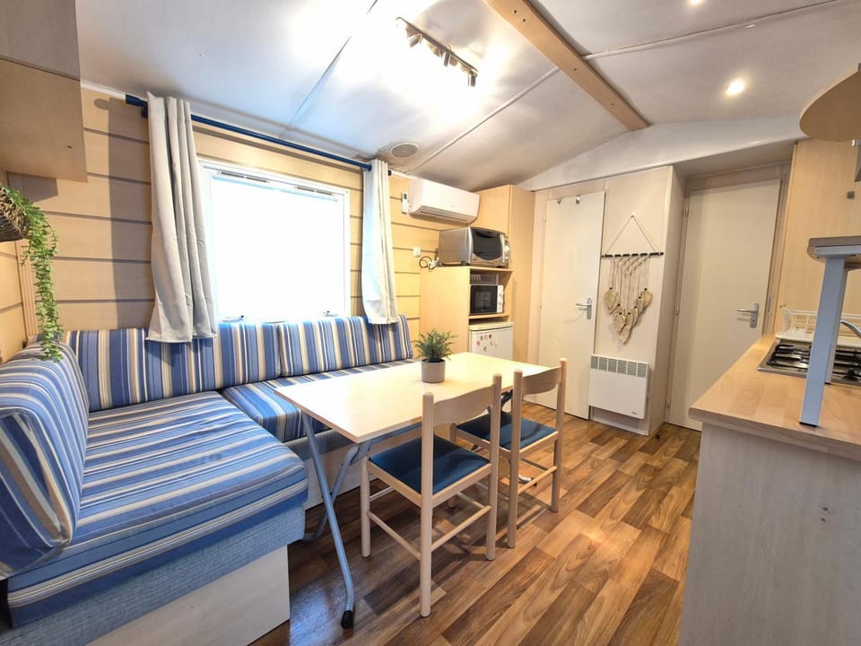 Mobil home 6 places à 900M de la mer Campground/ 
RV Resort in Agde