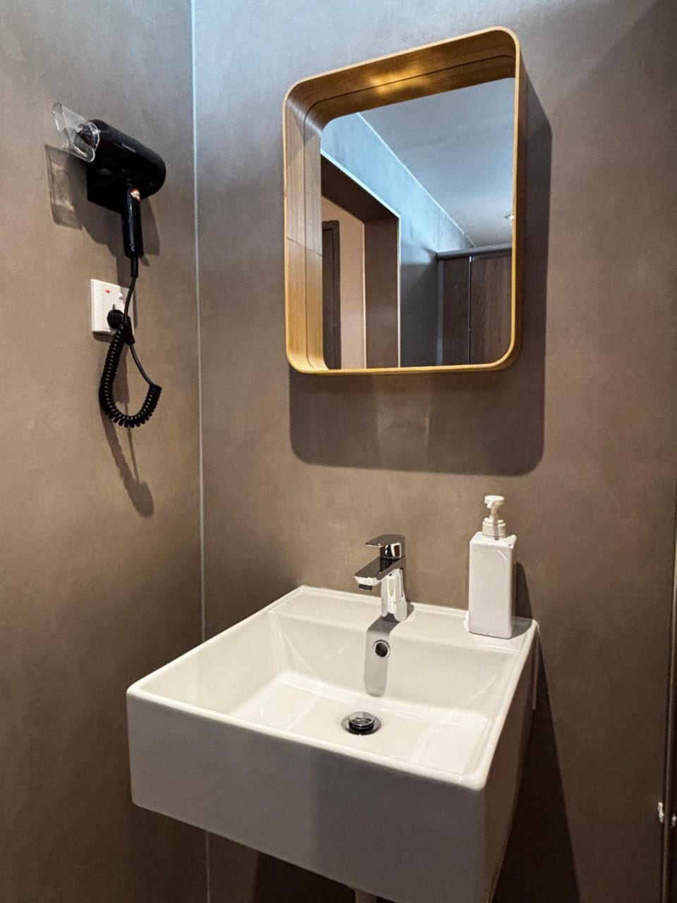 Bathroom, Area and facilities, hair dryier