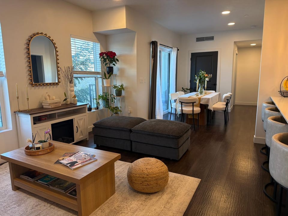 Living room, Dining area