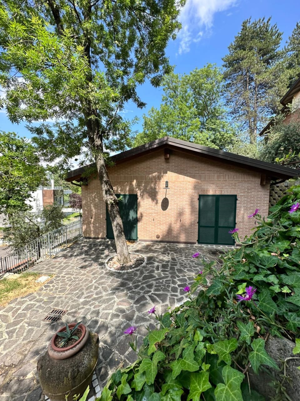 Property building, Spring, Garden