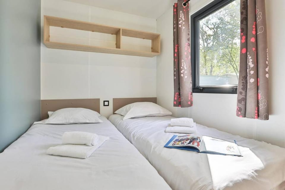 mobil-home 6 personnes le domaine du logis Apartment in Brittany