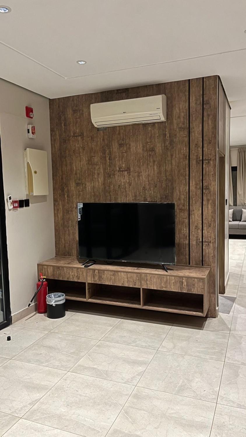 Communal lounge/ TV room, TV and multimedia, Living room, Seating area, Evening entertainment, air conditioner