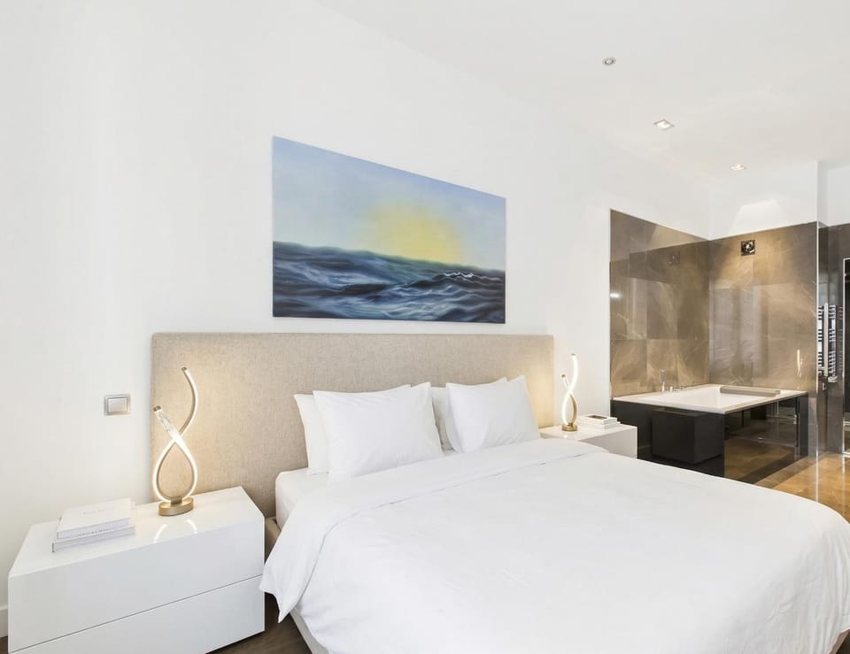 3BR Champs Elysees St Honore Apartment in Paris