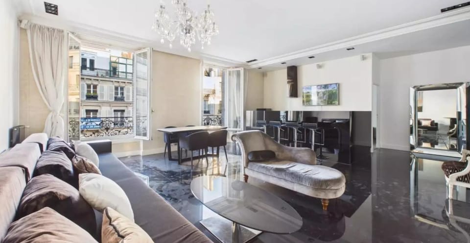 3BR Champs Elysees St Honore Apartment in Paris
