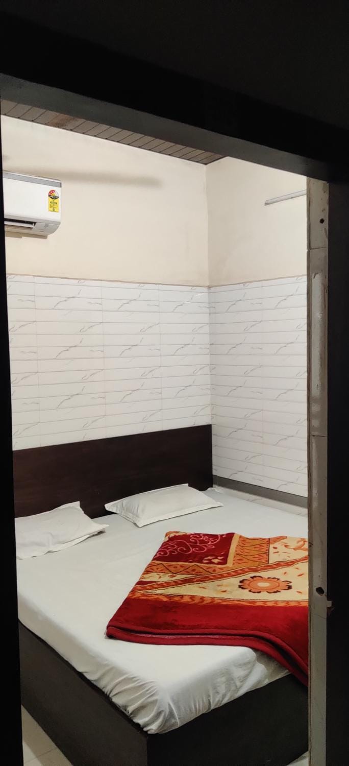 Ashirvad Palace Near Shri Krishna Janm Bhoomi Mathura Apartment in Uttar Pradesh