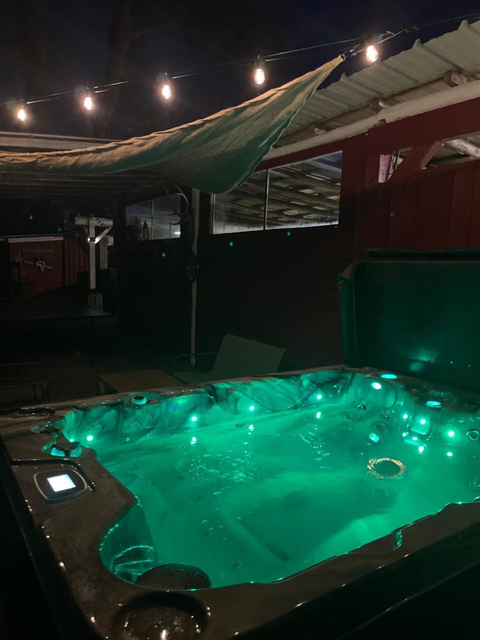 Dôme Nature & Jaccuzi au BlueGrassRanch Campground/ 
RV Resort in Grand Est